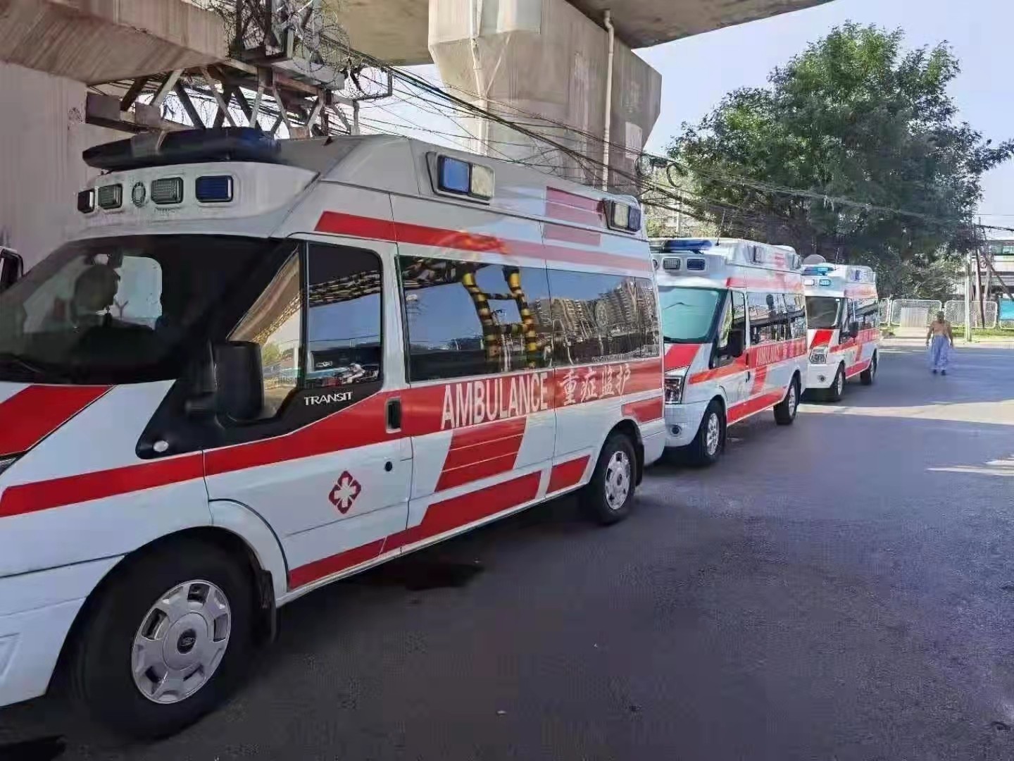 富宁xian救护车出租